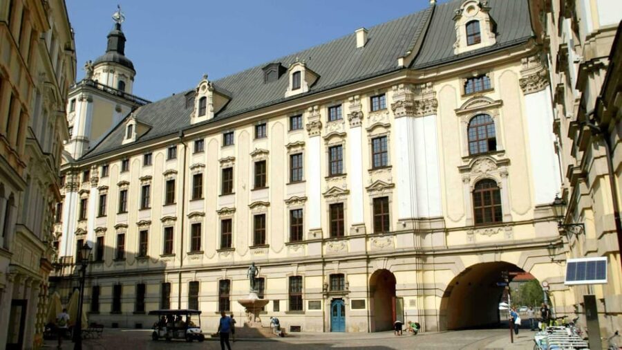 Wrocaw: 2-hour e-bus tour with driver-guide up to 16 people - Touring Wrocław’s Historic Old Town and the University