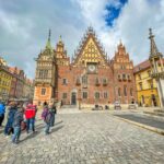 Wrocaw: Old Town and Ostrów Tumski Walking Tour in English - Exploring the Old Town’s Gothic Architecture