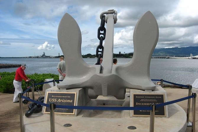 WWII Pearl Harbor Heroes Deluxe Tour - Guided Narration by a Knowledgeable Expert