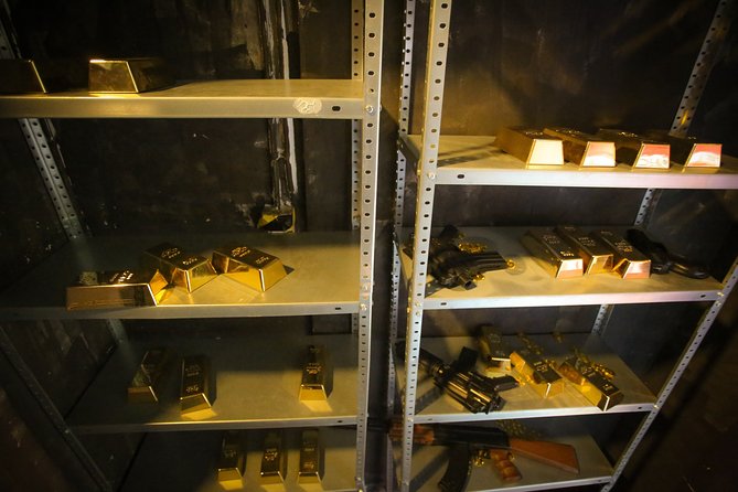 Xcape Room Bcn: El Casino Royal - Immersive Casino Setting with a Captivating Plot