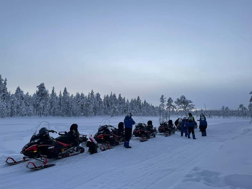 Ylläs: Snowmobile trip in a forest with a family company - Pickup from Accommodation and Snowmobile Clothing Provided