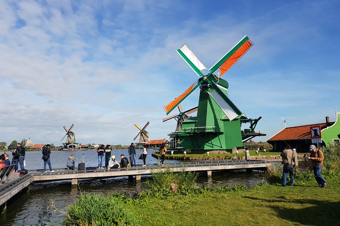 Zaanse Schans & Volendam Small-Group Tour from Amsterdam (7 Pax) - Exploring Zaanse Schans: Windmills, Clogs, and Traditional Crafts