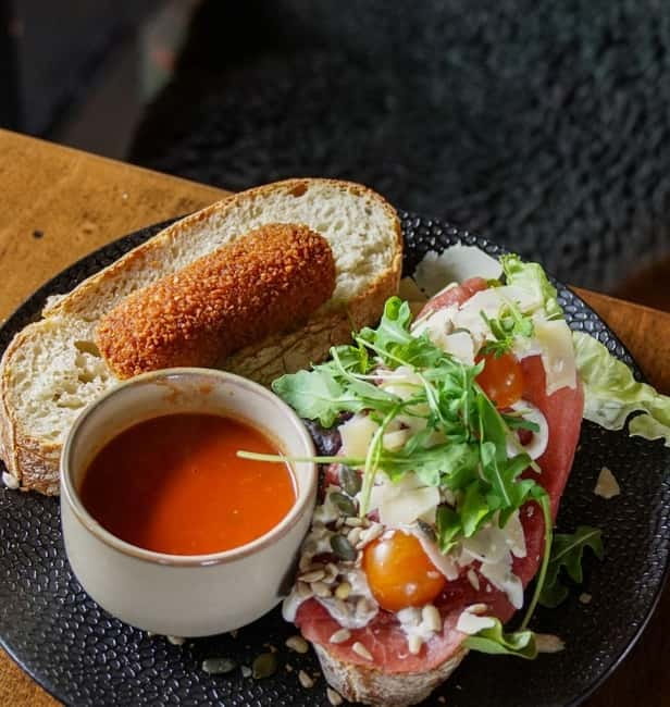 Zaanse Schans: Windmill Audio Guide with Dutch Lunch - Explore Zaanse Schans Virtually with a Digital Audio Guide