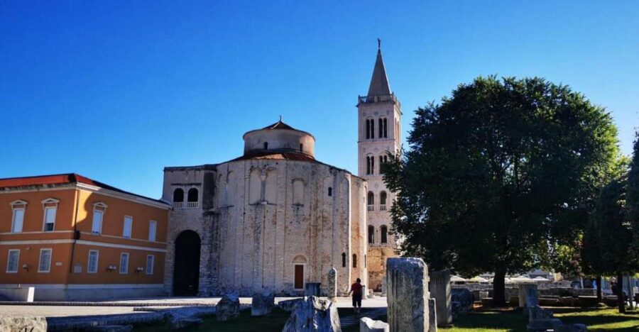 Zadar old town: A walking tour throughout the ages - Starting the Evening in Zadar’s Five Wells Square