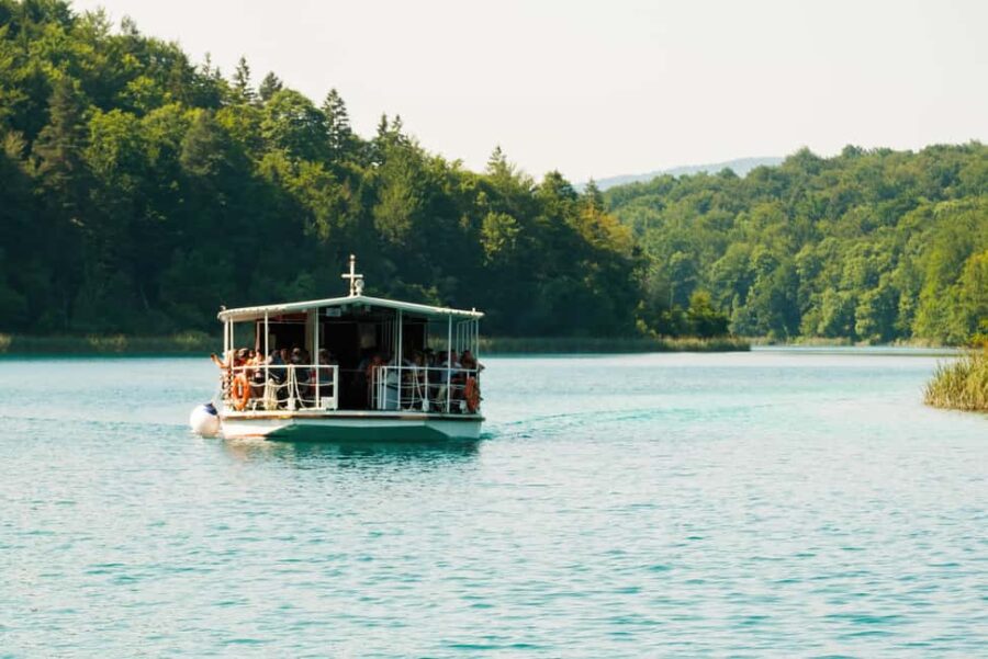 Zadar: Plitvice Lakes: Transfer Tour with pro photographer - Comfort and Convenience in a Private SUV Transfer