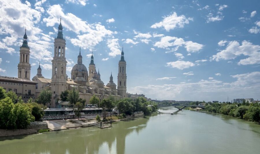Zaragoza - Historic Walking Tour - Visiting the Basílica de Nuestra Señora del Pilar