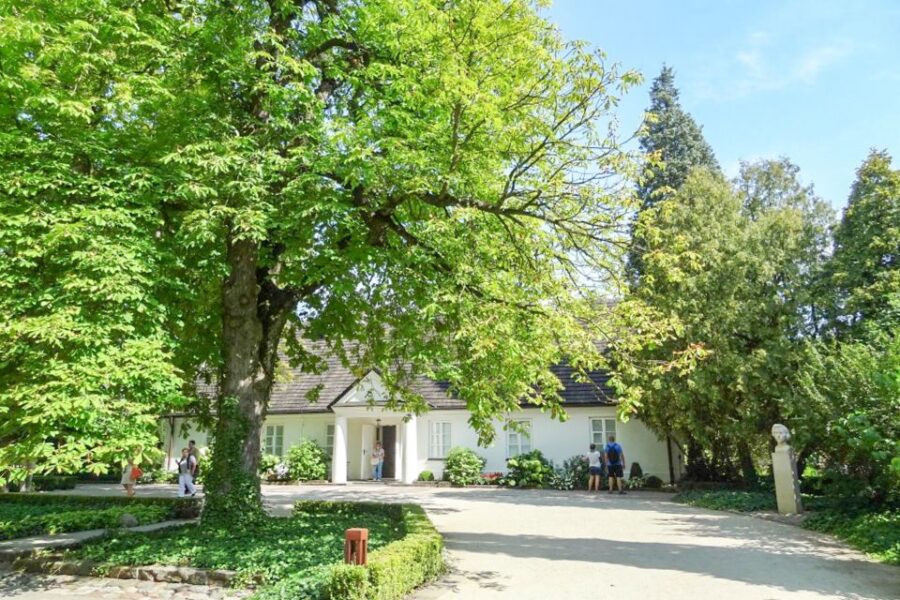 Zelazowa Wola: Frederic Chopin Half-Day Private Tour - Starting the Tour in Warsaw’s Hotel Lobby