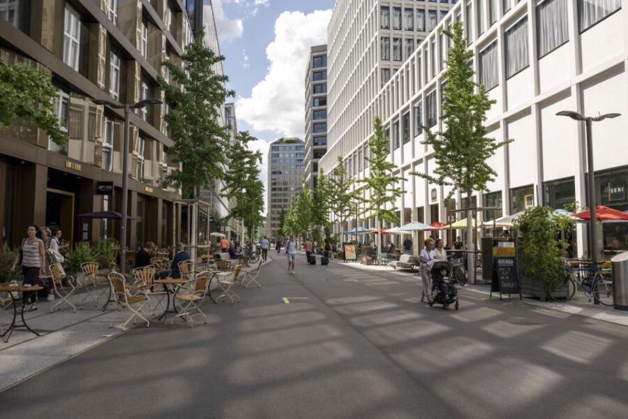 Zurich: City Walking Tour Made in Zurich - Starting at Zurich Central Station for a Local Introduction