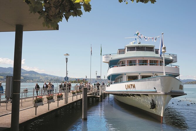 Zurich Highlights City Tour with Lake Cruise - Exploring Zurich’s Historic Old Town
