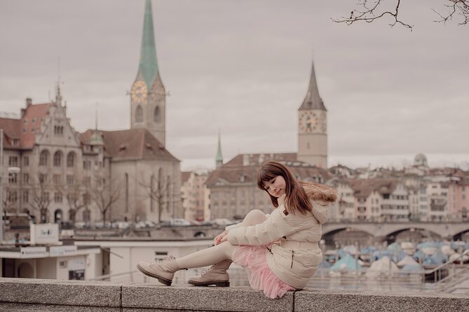 Zurich: Professional Photoshoot at the Best Spots - Iconic Shots at Grossmünster