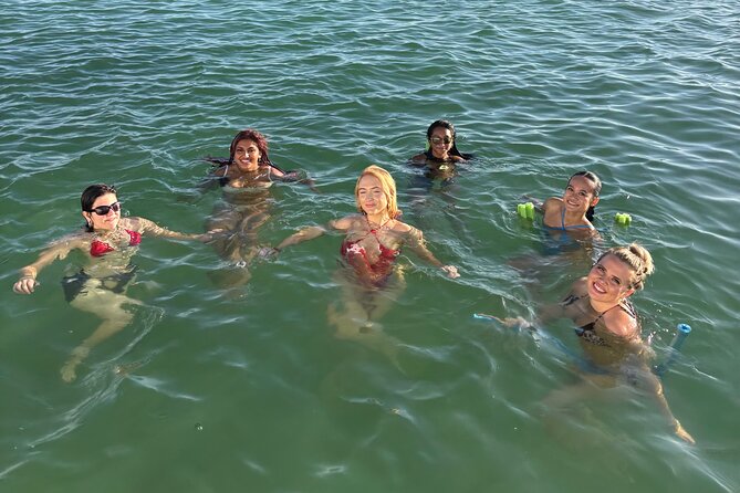 27ft Miami Catamaran for Groups and Parties - A Spacious Catamaran Designed for Comfort and Fun