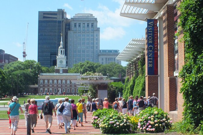 90 Minute History Walking Tour of Old City Philadelphia - The Tours Starting Point: Signers Garden