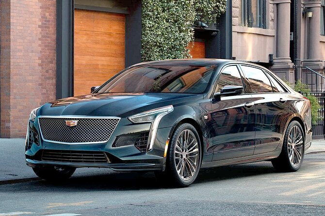 Arrival Private Transfer: Seattle Airport SEA to Seattle in Business Car - How Flight Tracking Elevates the Experience