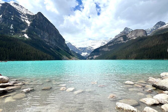 Banff Highlights:Johnston Canyon, Lake Louise & Moraine Lake Tour - Lake Louise Visitor Center: A Gateway to the Rockies