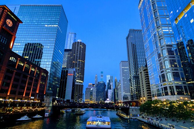 Chicago Magnificent Mile Scavenger Hunt Walking Tour and Game - Using Your Smartphone for an Interactive Experience