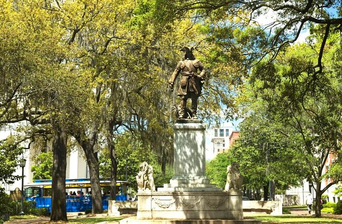 Chippewa Square to Forsyth Park: A Self-Guided Audio Tour of Savannah - Walking Through Chippewa Square and Its History