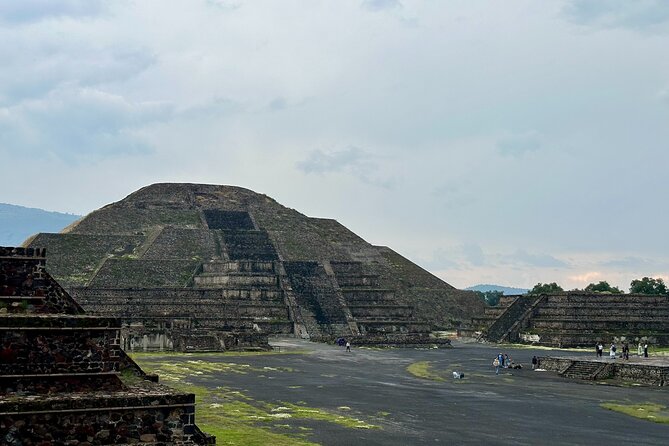 Express Pyramids: Rapid Exploration in Teotihuacan - What the Tour Includes: Transport, Guide, and Tastings