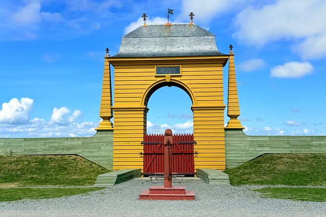 Fortress of Louisbourg Tour - Exploring the Louisbourg Lighthouse and Coastal Views