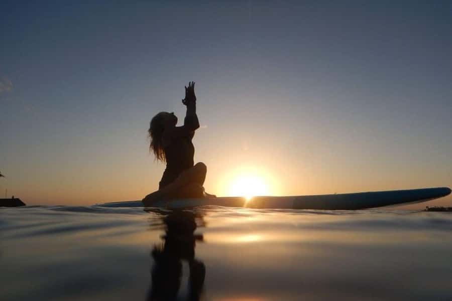Honolulu: Sunset SUP Yoga Class - The Unique Experience of Yoga on Stand-Up Paddle Boards