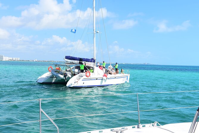 Isla Mujeres in Catamaran - Snorkeling in the Reefs of El Meco with Guides and Equipment