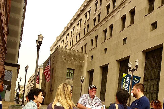 Landmarks Downtown-East Walking Tour - Meet at the Old Courthouse for a Central Start