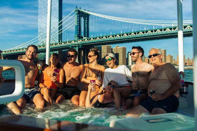Luxury Hot Tub Boat Around NYC and Statue Private Tub up to 10 - Exploring the Iconic Stops: From the Statue of Liberty to Battery Park