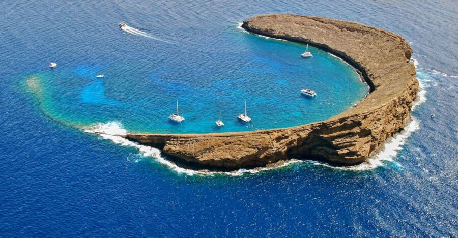 Maui: Molokini Snorkel and Performance Sail with Lunch - The Fast-Sailing Catamaran Sets the Tone