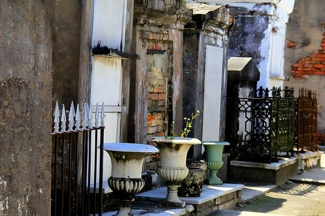New Orleans French Quarter Private Walking Tour with a Guide - Exploring the Historic St. Louis Cemetery No. 1