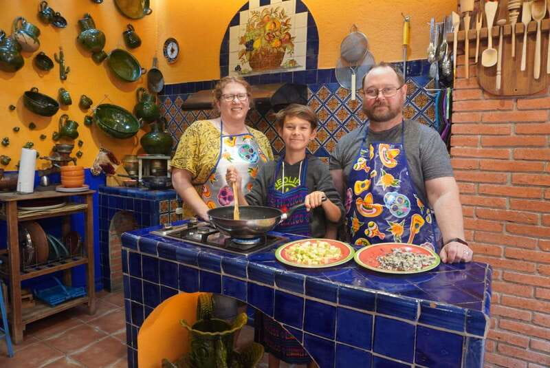 Oaxaca: Traditional Oaxacan Cooking Class with Market Visit - Starting at Oaxaca’s Bustling Markets with an Expert Guide