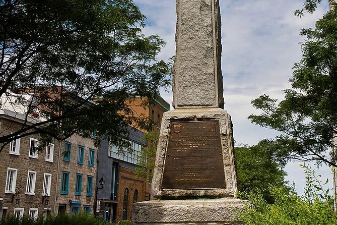 Old Montreal self-guided walking tour & scavenger hunt - Using Your Smartphone for a Seamless Challenge Experience