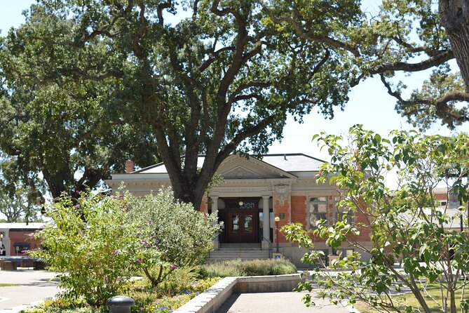 Paso Robles Scavenger Hunt Walking Tour and Game - Starting Point at 725 12th Street in Downtown Paso Robles