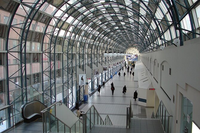 Private 3-hour walking tour of Toronto with licensed tour guide - Visiting Toronto Harbour’s Natural Beauty