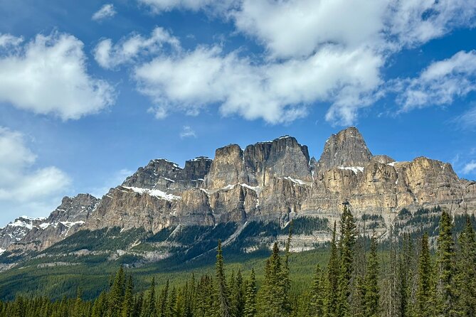 Private Calgary to Lake Louise and Moraine Lake Tour - Exploring Lake Louise: The Crown Jewel of the Rockies