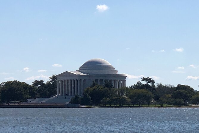 Private DC Guided Bus Tour with Step Off Guide - Viewing the U.S. Capitol from Outside