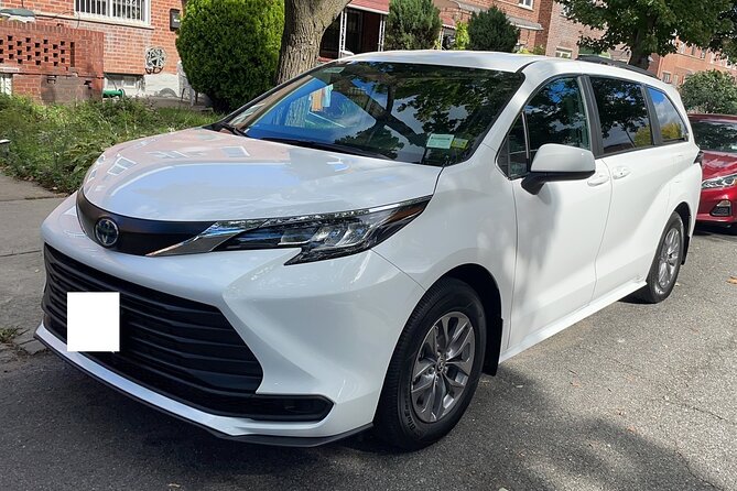 Private JFK to LGA/Newark Airport TransferYour Exclusive Ride - How the Service Coordinates Your Pickup at Three Major Airports