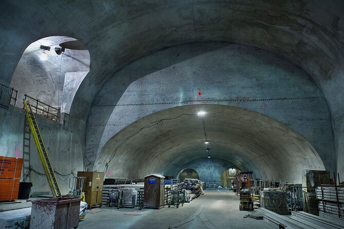 Private New York City Subway Tour With A Local - Visiting the Beautifully Designed City Hall Station