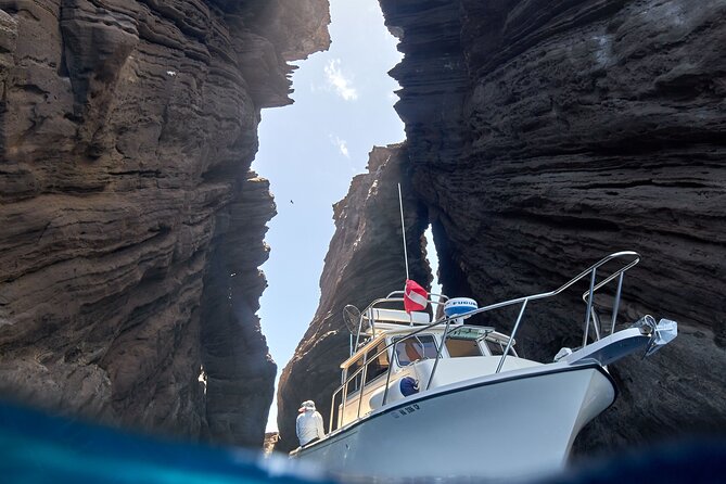 Private Niihau Scuba Charter with 2 or 3 Tank Dive Option - The Speedy Journey to Niihau’s Underwater Wonders