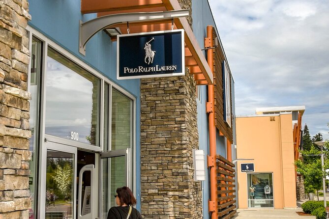 Private Shopping Tour from Seattle to Seattle Premium Outlets - Starting the Day: Pickup at Your Seattle Hotel