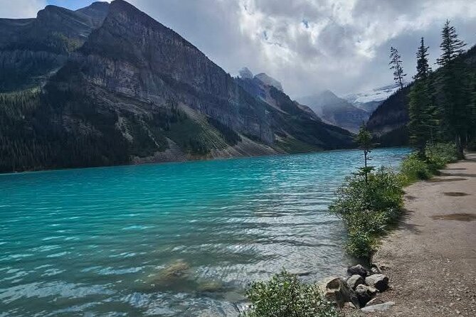 Private Transfer from Banff to Calgary or Calgary Airport - Connecting Banff to Calgary in Comfort and Style