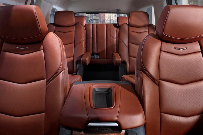 Private Transfer: Honolulu to Honolulu Airport HNL in Luxury SUV - Meet & Greet Service at Daniel K. Inouye International Airport