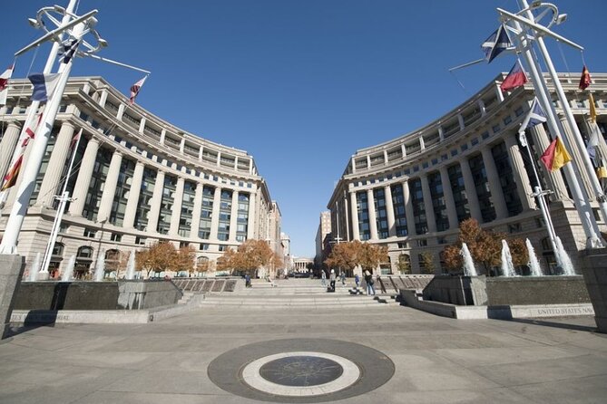 Private Washington City DC Tour - Visiting the U.S. Navy Memorial and Naval Heritage Center