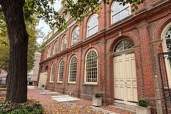 Revolutionary Philadelphia Walking Tour - Visiting the Quaker Meetinghouse and Betsy Ross House