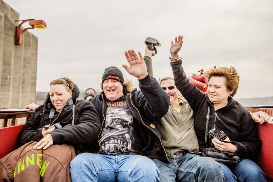 San Francisco Bay: 90-Minute Fire Engine Tour - Riding on a Vintage Fire Truck: The Vehicle and Its Charms