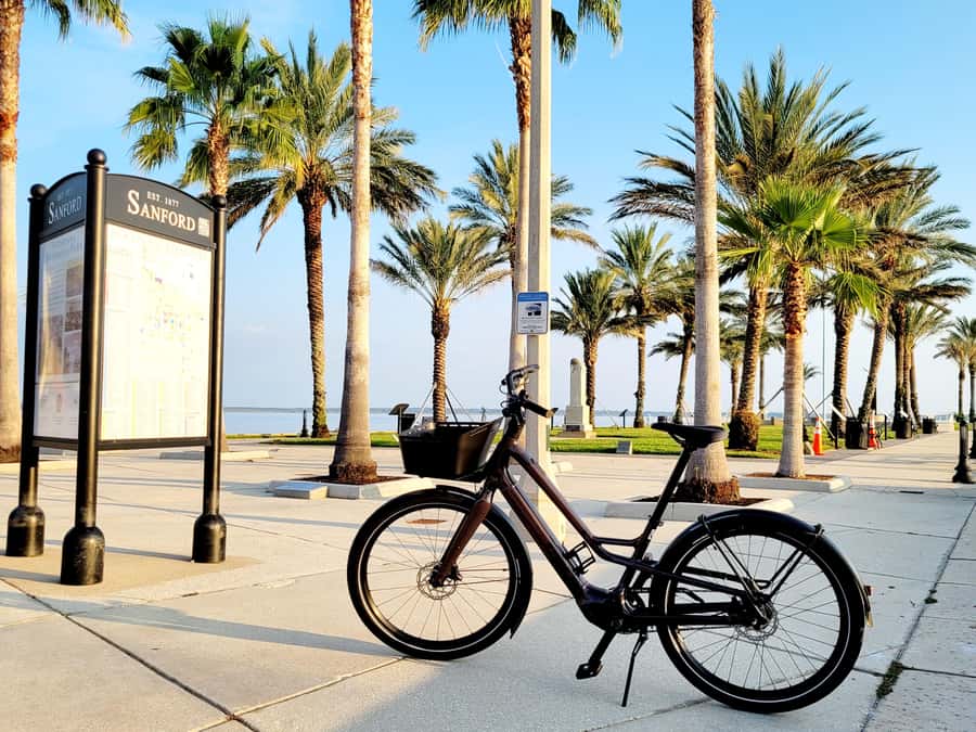 Sanford: E-Bike Rental with Helmet and Lock - Pick-Up Location at Bicikleta Bike Shop on Magnolia Avenue
