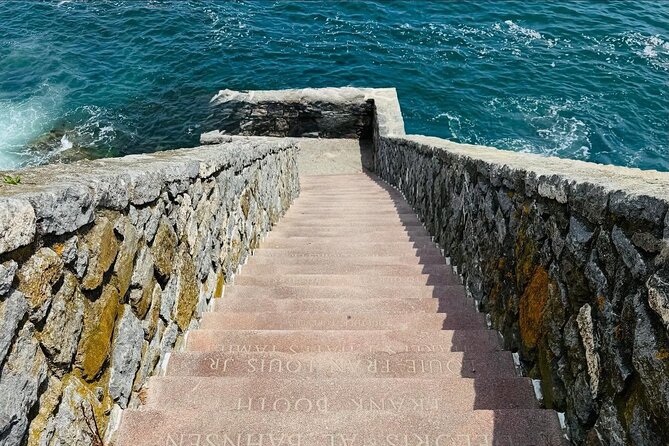 Sea Newport Experience Luxury private tour of Newport LSV - Scenic Drive and Short Stops at Major Newport Landmarks