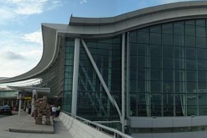 Toronto Pearson Airport Private Transfer Service to Niagara Falls - Luxury Vehicles Designed for Comfort