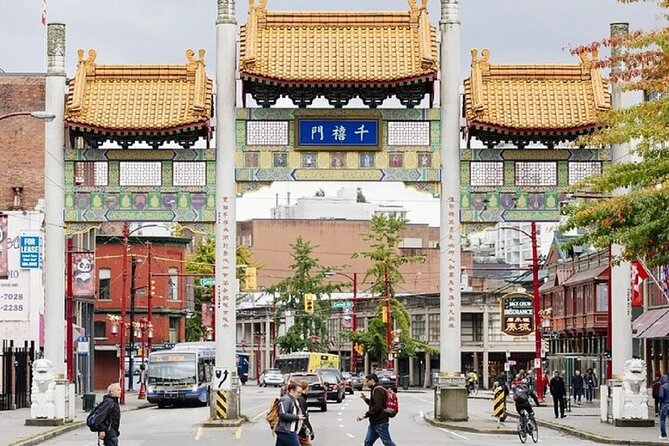 Vancouver City Sights and Highlights Tour Small Group 12 Max - Admiring Vancouver’s Indigenous Heritage at the Totem Poles in Stanley Park