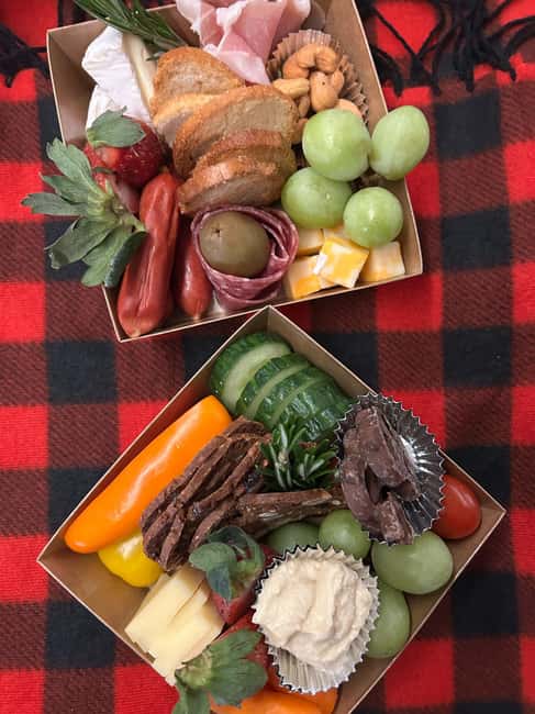 Whitehorse: Aurora Viewing with Wild Adventure Yukon - Guided Snowshoe Trek Through Yukon Wilderness