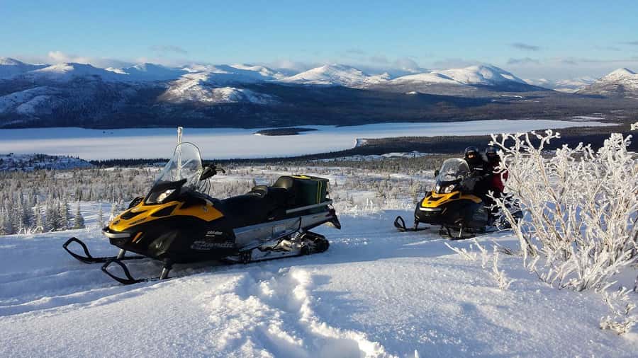 Whitehorse: Snowmobile Tour on the Dawson Overland Trail - Riding the Dawson Overland Trail