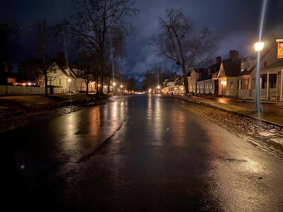Williamsburg: Forgotten Spirits of the Past Walking Tour - Meeting Point and Easy Access